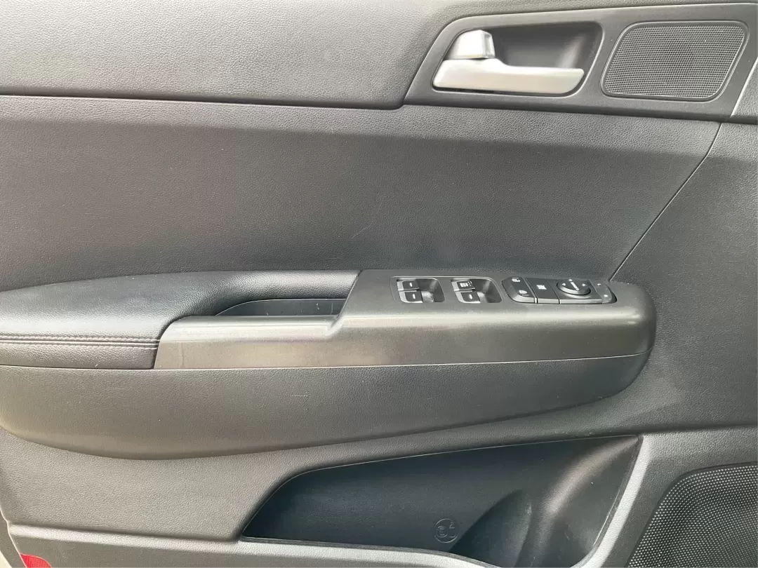 2020 Kia Sportage LX (KNDPMCAC7L7) with an Theta II 2.4L I-4 gasoline direct injection engine, located at 1951 S Dayton Lakeview Rd., New Carlisle, OH, 45344, (937) 908-9800, 39.890999, -84.050255 - **Adventure Awaits with the 2020 Kia Sportage LX Your Perfect Crossover Companion!**<br /> <br /> Are you ready to elevate your daily commutes or embark on unforgettable road trips with your family? Look no further! At Advantage Car and Credit in Fairborn, OH, we proudly present this stylish 2020 K - Photo#17