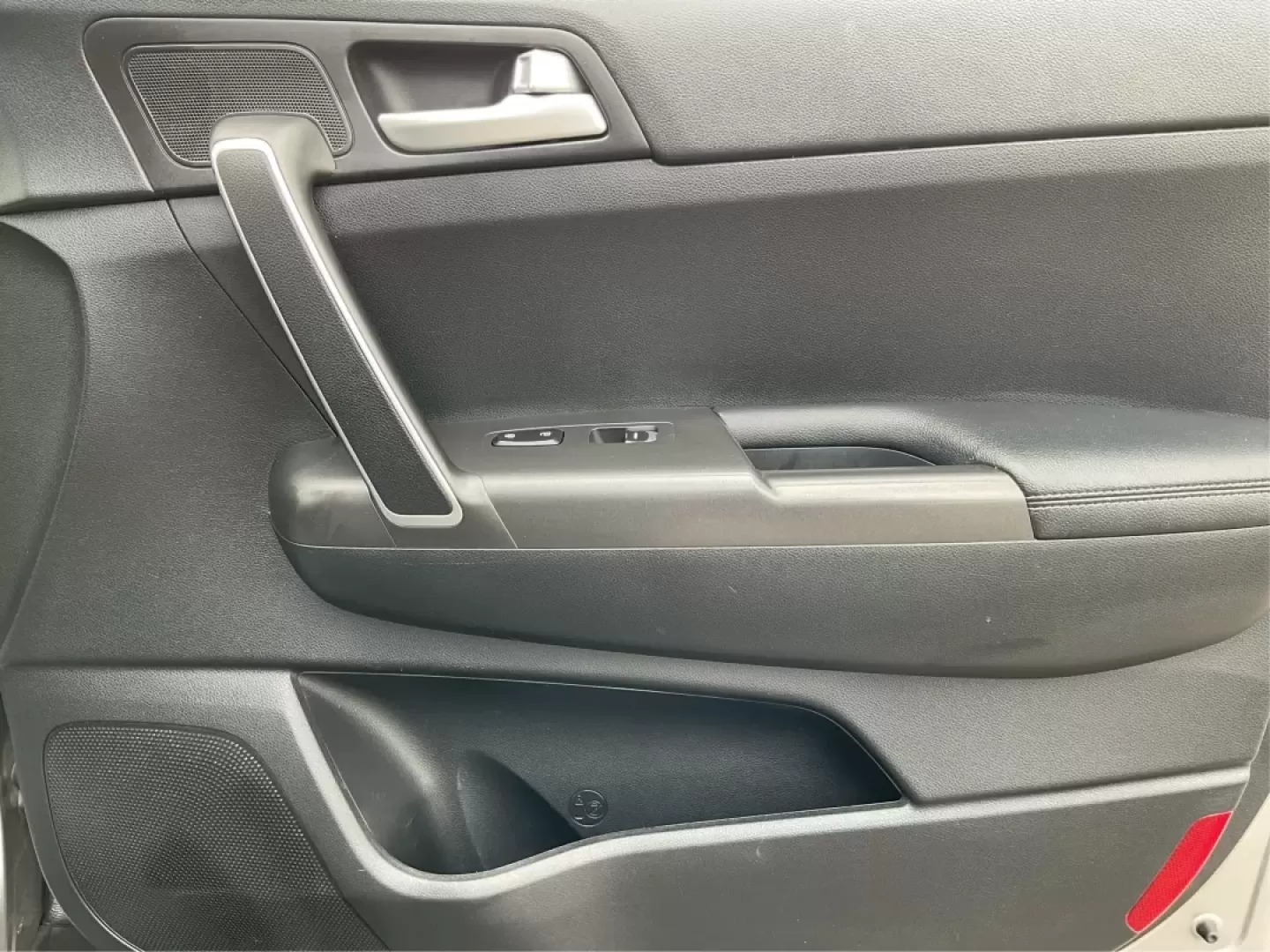 2020 Kia Sportage LX (KNDPMCAC7L7) with an Theta II 2.4L I-4 gasoline direct injection engine, located at 1951 S Dayton Lakeview Rd., New Carlisle, OH, 45344, (937) 908-9800, 39.890999, -84.050255 - **Adventure Awaits with the 2020 Kia Sportage LX Your Perfect Crossover Companion!**<br /> <br /> Are you ready to elevate your daily commutes or embark on unforgettable road trips with your family? Look no further! At Advantage Car and Credit in Fairborn, OH, we proudly present this stylish 2020 K - Photo#18