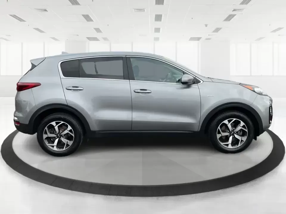 2020 Kia Sportage LX (KNDPMCAC7L7) with an Theta II 2.4L I-4 gasoline direct injection engine, 6A transmission, located at 1230 East Main St, Xenia, OH, 45385, (937) 908-9800, 39.688026, -83.910172 - **Adventure Awaits with the 2020 Kia Sportage LX Your Perfect Crossover Companion!**<br /> <br /> Are you ready to elevate your daily commutes or embark on unforgettable road trips with your family? Look no further! At Advantage Car and Credit in Fairborn, OH, we proudly present this stylish 2020 K - Photo#1