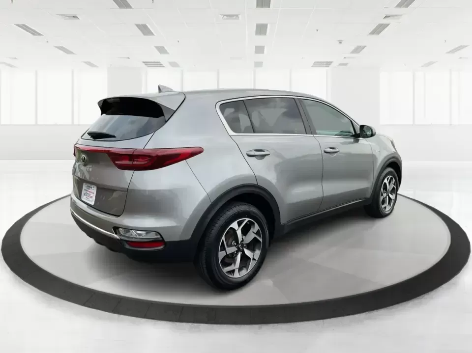 2020 Kia Sportage LX (KNDPMCAC7L7) with an Theta II 2.4L I-4 gasoline direct injection engine, 6A transmission, located at 1230 East Main St, Xenia, OH, 45385, (937) 908-9800, 39.688026, -83.910172 - **Adventure Awaits with the 2020 Kia Sportage LX Your Perfect Crossover Companion!**<br /> <br /> Are you ready to elevate your daily commutes or embark on unforgettable road trips with your family? Look no further! At Advantage Car and Credit in Fairborn, OH, we proudly present this stylish 2020 K - Photo#2