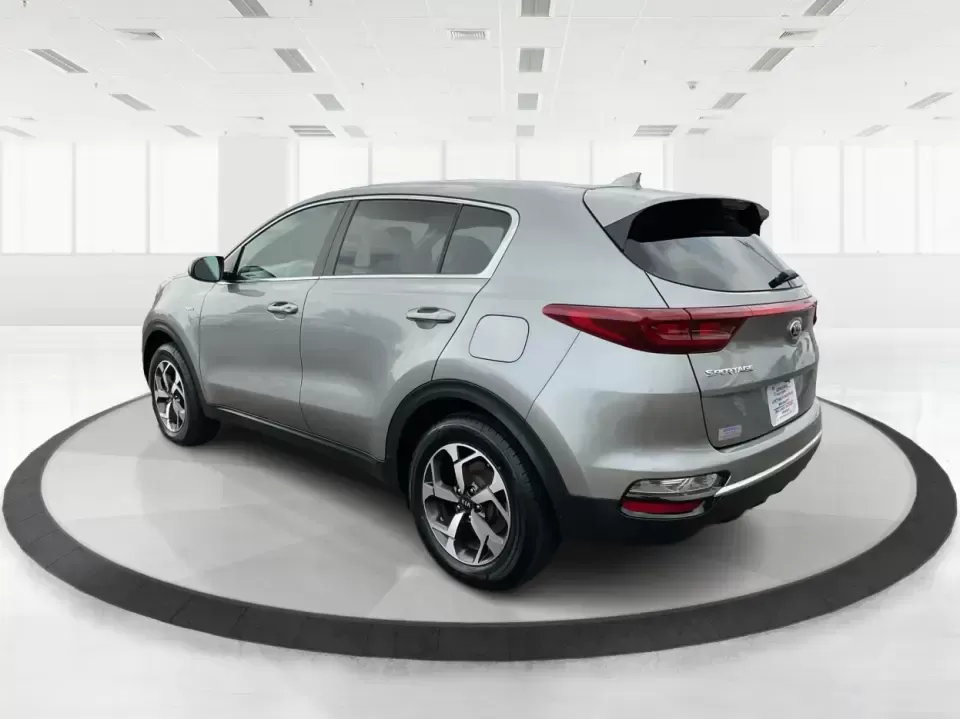 2020 Kia Sportage LX (KNDPMCAC7L7) with an Theta II 2.4L I-4 gasoline direct injection engine, 6A transmission, located at 1230 East Main St, Xenia, OH, 45385, (937) 908-9800, 39.688026, -83.910172 - **Adventure Awaits with the 2020 Kia Sportage LX Your Perfect Crossover Companion!**<br /> <br /> Are you ready to elevate your daily commutes or embark on unforgettable road trips with your family? Look no further! At Advantage Car and Credit in Fairborn, OH, we proudly present this stylish 2020 K - Photo#4