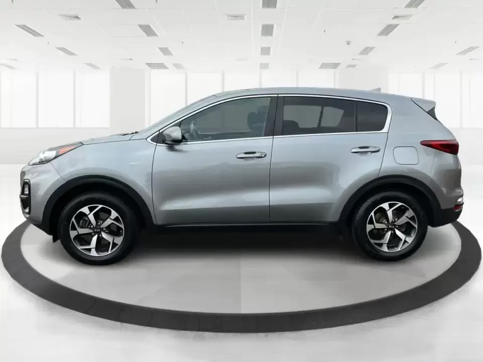 2020 Kia Sportage LX (KNDPMCAC7L7) with an Theta II 2.4L I-4 gasoline direct injection engine, 6A transmission, located at 1230 East Main St, Xenia, OH, 45385, (937) 908-9800, 39.688026, -83.910172 - **Adventure Awaits with the 2020 Kia Sportage LX Your Perfect Crossover Companion!**<br /> <br /> Are you ready to elevate your daily commutes or embark on unforgettable road trips with your family? Look no further! At Advantage Car and Credit in Fairborn, OH, we proudly present this stylish 2020 K - Photo#5