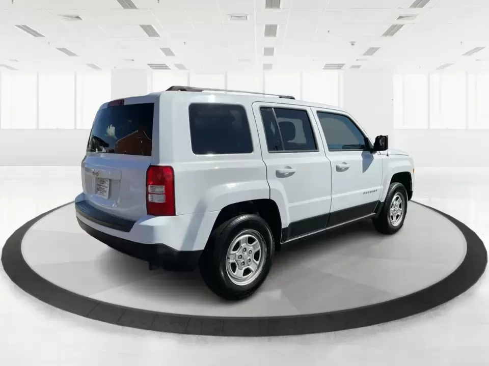 2016 Jeep Patriot Sport (1C4NJPBA0GD) with an 2.0L L4 DOHC 16V engine, Automatic transmission, located at 1951 S Dayton Lakeview Rd., New Carlisle, OH, 45344, (937) 908-9800, 39.890999, -84.050255 - **Unleash Your Adventurous Spirit with This 2016 Jeep Patriot Sport!**<br /> <br /> Are you looking for the perfect vehicle to elevate your weekend adventures or a reliable daily commuter? Look no further than this **2016 Jeep Patriot Sport**, now available at **Advantage Car and Credit - Xenia**. N - Photo#2