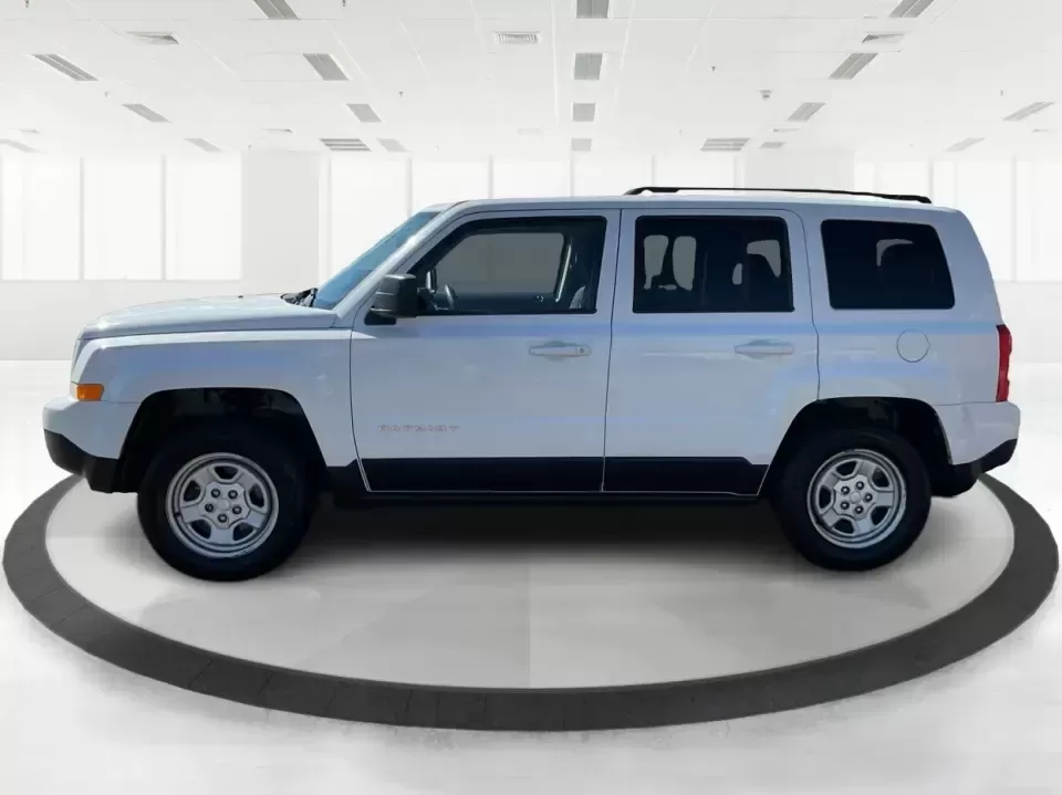 2016 Jeep Patriot Sport (1C4NJPBA0GD) with an 2.0L L4 DOHC 16V engine, Automatic transmission, located at 1951 S Dayton Lakeview Rd., New Carlisle, OH, 45344, (937) 908-9800, 39.890999, -84.050255 - **Unleash Your Adventurous Spirit with This 2016 Jeep Patriot Sport!**<br /> <br /> Are you looking for the perfect vehicle to elevate your weekend adventures or a reliable daily commuter? Look no further than this **2016 Jeep Patriot Sport**, now available at **Advantage Car and Credit - Xenia**. N - Photo#5