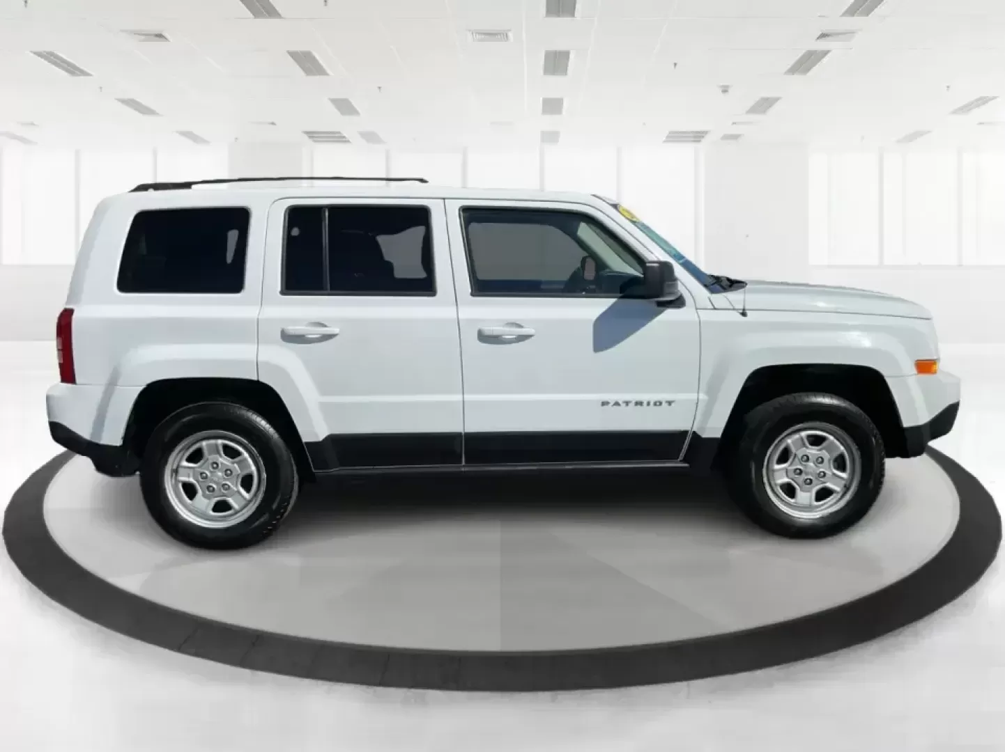 2016 Jeep Patriot Sport (1C4NJPBA0GD) with an 2.0L L4 DOHC 16V engine, Automatic transmission, located at 4508 South Dixie Dr, Moraine, OH, 45439, (937) 908-9800, 39.689976, -84.218452 - Picture your next Ohio weekend: a quick commute up South Dixie Drive, a grocery run near the Dayton Mall area, then an easy escape to Twin Creek MetroPark or a day trip into downtown Dayton-without driving something oversized or hard on your budget. This 2016 Jeep Patriot Sport is the kind of compac - Photo#1