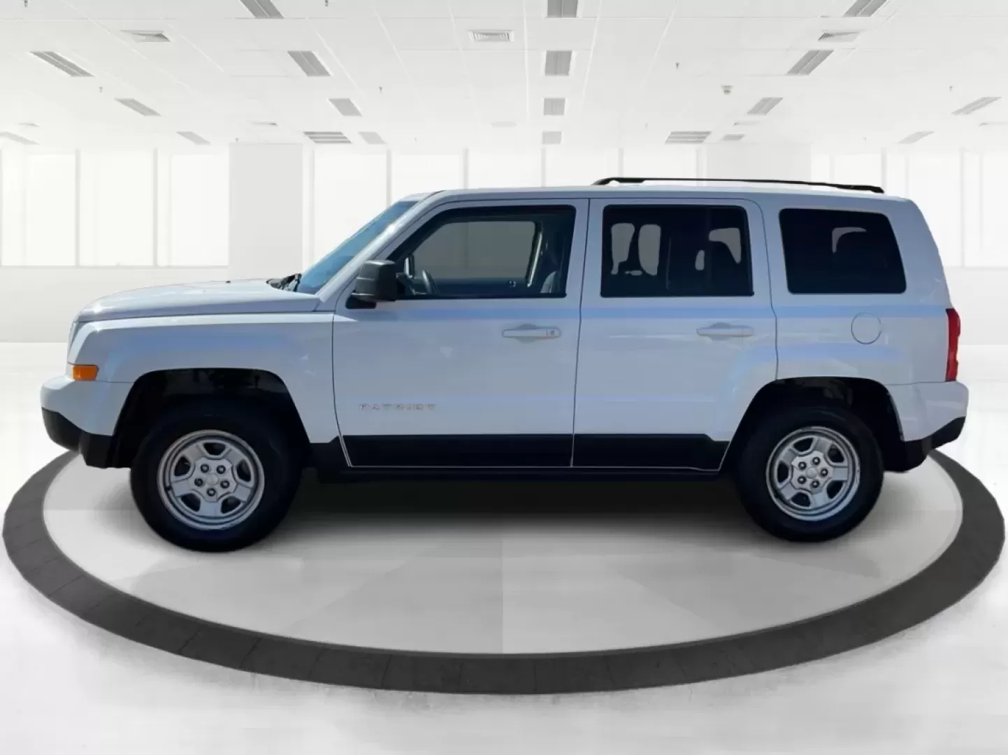 2016 Jeep Patriot Sport (1C4NJPBA0GD) with an Other engine, located at 1230 East Main St, Xenia, OH, 45385, (937) 908-9800, 39.688026, -83.910172 - **Unleash Your Adventurous Spirit with This 2016 Jeep Patriot Sport!**<br /> <br /> Are you looking for the perfect vehicle to elevate your weekend adventures or a reliable daily commuter? Look no further than this **2016 Jeep Patriot Sport**, now available at **Advantage Car and Credit - Xenia**. N - Photo#5