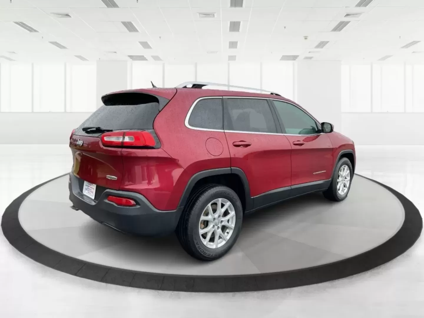 2015 Jeep Cherokee Latitude (1C4PJMCB4FW) with an Other engine, located at 1230 East Main St, Xenia, OH, 45385, (937) 908-9800, 39.688026, -83.910172 - **Adventure Awaits: 2015 Jeep Cherokee Latitude in Stunning Deep Cherry Red!**<br /> <br /> If you seek a versatile vehicle that effortlessly adapts to your lifestyle, look no further than this 2015 Jeep Cherokee Latitude, perfect for families, commuters, or anyone with a spirit for adventure. With - Photo#2