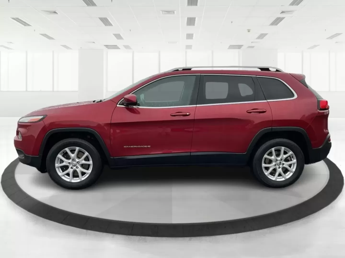 2015 Jeep Cherokee Latitude (1C4PJMCB4FW) with an Other engine, located at 1230 East Main St, Xenia, OH, 45385, (937) 908-9800, 39.688026, -83.910172 - **Adventure Awaits: 2015 Jeep Cherokee Latitude in Stunning Deep Cherry Red!**<br /> <br /> If you seek a versatile vehicle that effortlessly adapts to your lifestyle, look no further than this 2015 Jeep Cherokee Latitude, perfect for families, commuters, or anyone with a spirit for adventure. With - Photo#5