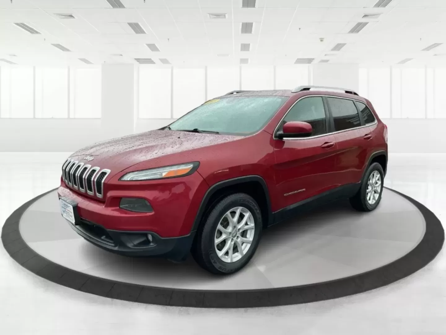 2015 Jeep Cherokee Latitude (1C4PJMCB4FW) with an Other engine, located at 1230 East Main St, Xenia, OH, 45385, (937) 908-9800, 39.688026, -83.910172 - **Adventure Awaits: 2015 Jeep Cherokee Latitude in Stunning Deep Cherry Red!**<br /> <br /> If you seek a versatile vehicle that effortlessly adapts to your lifestyle, look no further than this 2015 Jeep Cherokee Latitude, perfect for families, commuters, or anyone with a spirit for adventure. With - Photo#8