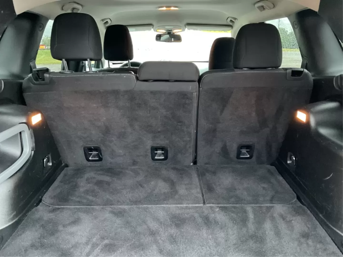 2015 Jeep Cherokee Latitude (1C4PJMCB4FW) with an Other engine, located at 1230 East Main St, Xenia, OH, 45385, (937) 908-9800, 39.688026, -83.910172 - **Adventure Awaits: 2015 Jeep Cherokee Latitude in Stunning Deep Cherry Red!**<br /> <br /> If you seek a versatile vehicle that effortlessly adapts to your lifestyle, look no further than this 2015 Jeep Cherokee Latitude, perfect for families, commuters, or anyone with a spirit for adventure. With - Photo#12