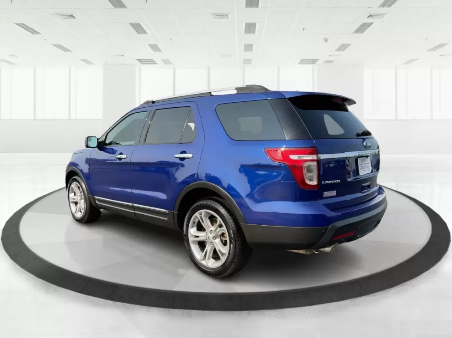 2015 Ford Explorer Limited (1FM5K8F86FG) with an 3.5L V-6 DOHC engine, located at 1230 East Main St, Xenia, OH, 45385, (937) 908-9800, 39.688026, -83.910172 - **Explore Your Next Adventure with the 2015 Ford Explorer Limited at Jamestown Auto Sales!**<br /> <br /> If you're seeking a versatile vehicle that meets the demands of your active lifestyle, look no further than the 2015 Ford Explorer Limited, available now at Jamestown Auto Sales in Xenia, OH. Th - Photo#4