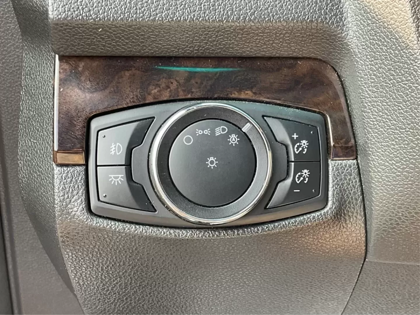 2015 Ford Explorer Limited (1FM5K8F86FG) with an 3.5L V-6 DOHC engine, located at 1230 East Main St, Xenia, OH, 45385, (937) 908-9800, 39.688026, -83.910172 - **Explore Your Next Adventure with the 2015 Ford Explorer Limited at Jamestown Auto Sales!**<br /> <br /> If you're seeking a versatile vehicle that meets the demands of your active lifestyle, look no further than the 2015 Ford Explorer Limited, available now at Jamestown Auto Sales in Xenia, OH. Th - Photo#17