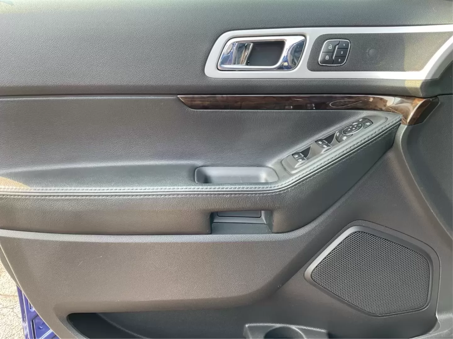 2015 Ford Explorer Limited (1FM5K8F86FG) with an 3.5L V-6 DOHC engine, located at 1230 East Main St, Xenia, OH, 45385, (937) 908-9800, 39.688026, -83.910172 - **Explore Your Next Adventure with the 2015 Ford Explorer Limited at Jamestown Auto Sales!**<br /> <br /> If you're seeking a versatile vehicle that meets the demands of your active lifestyle, look no further than the 2015 Ford Explorer Limited, available now at Jamestown Auto Sales in Xenia, OH. Th - Photo#19