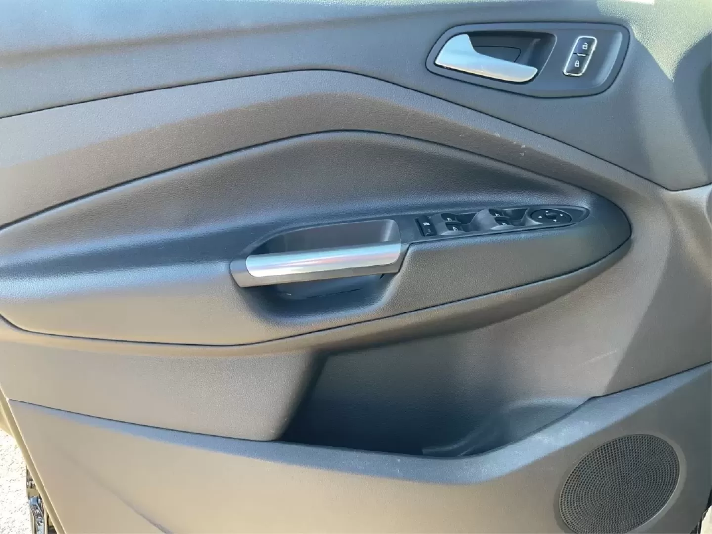 2016 Ford Escape SE (1FMCU9G92GU) with an Other engine, located at 1230 East Main St, Xenia, OH, 45385, (937) 908-9800, 39.688026, -83.910172 - **Adventure Awaits with the 2016 Ford Escape SE at Advantage Car and Credit - New Carlisle!**<br /> <br /> Are you ready to elevate your lifestyle with a vehicle that can handle both your daily commutes and weekend getaways? Look no further than this stunning 2016 Ford Escape SE, available now at Ad - Photo#18