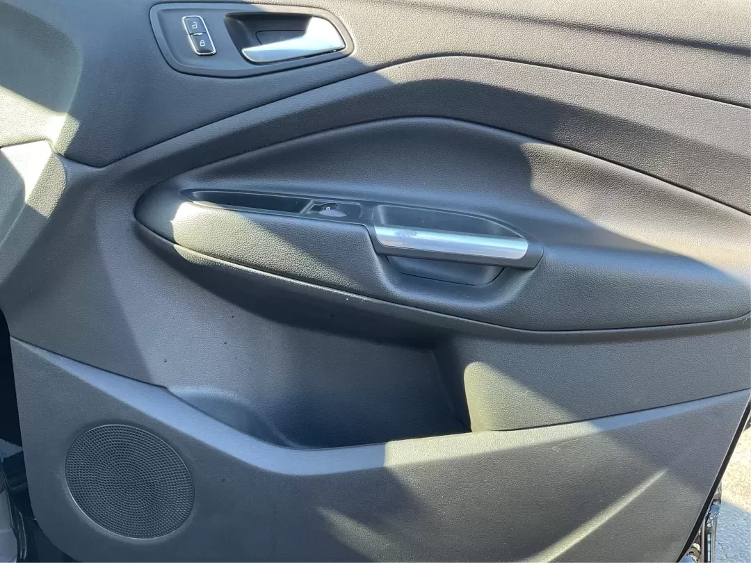 2016 Ford Escape SE (1FMCU9G92GU) with an 2.0L L4 DOHC 16V engine, 6-Speed Automatic transmission, located at 1230 East Main St, Xenia, OH, 45385, (937) 908-9800, 39.688026, -83.910172 - **Adventure Awaits with the 2016 Ford Escape SE at Advantage Car and Credit - New Carlisle!**<br /> <br /> Are you ready to elevate your lifestyle with a vehicle that can handle both your daily commutes and weekend getaways? Look no further than this stunning 2016 Ford Escape SE, available now at Ad - Photo#20