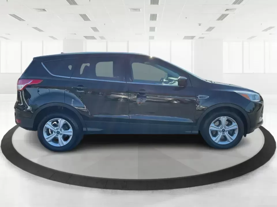 2016 Ford Escape SE (1FMCU9G92GU) with an 2.0L L4 DOHC 16V engine, 6-Speed Automatic transmission, located at 1951 S Dayton Lakeview Rd., New Carlisle, OH, 45344, (937) 908-9800, 39.890999, -84.050255 - **Adventure Awaits with the 2016 Ford Escape SE at Advantage Car and Credit - New Carlisle!**<br /> <br /> Are you ready to elevate your lifestyle with a vehicle that can handle both your daily commutes and weekend getaways? Look no further than this stunning 2016 Ford Escape SE, available now at Ad - Photo#1