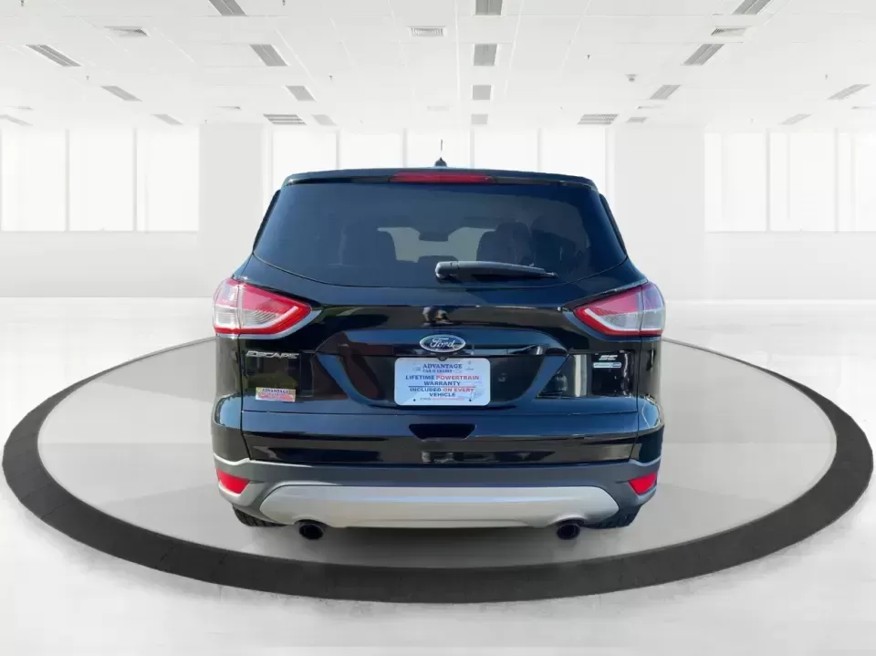 2016 Ford Escape SE (1FMCU9G92GU) with an 2.0L L4 DOHC 16V engine, 6-Speed Automatic transmission, located at 1951 S Dayton Lakeview Rd., New Carlisle, OH, 45344, (937) 908-9800, 39.890999, -84.050255 - **Adventure Awaits with the 2016 Ford Escape SE at Advantage Car and Credit - New Carlisle!**<br /> <br /> Are you ready to elevate your lifestyle with a vehicle that can handle both your daily commutes and weekend getaways? Look no further than this stunning 2016 Ford Escape SE, available now at Ad - Photo#3