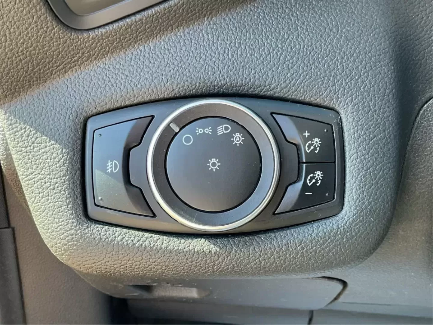 2016 Ford Escape SE (1FMCU9G92GU) with an 2.0L L4 DOHC 16V engine, 6-Speed Automatic transmission, located at 1951 S Dayton Lakeview Rd., New Carlisle, OH, 45344, (937) 908-9800, 39.890999, -84.050255 - **Adventure Awaits with the 2016 Ford Escape SE at Advantage Car and Credit - New Carlisle!**<br /> <br /> Are you ready to elevate your lifestyle with a vehicle that can handle both your daily commutes and weekend getaways? Look no further than this stunning 2016 Ford Escape SE, available now at Ad - Photo#17