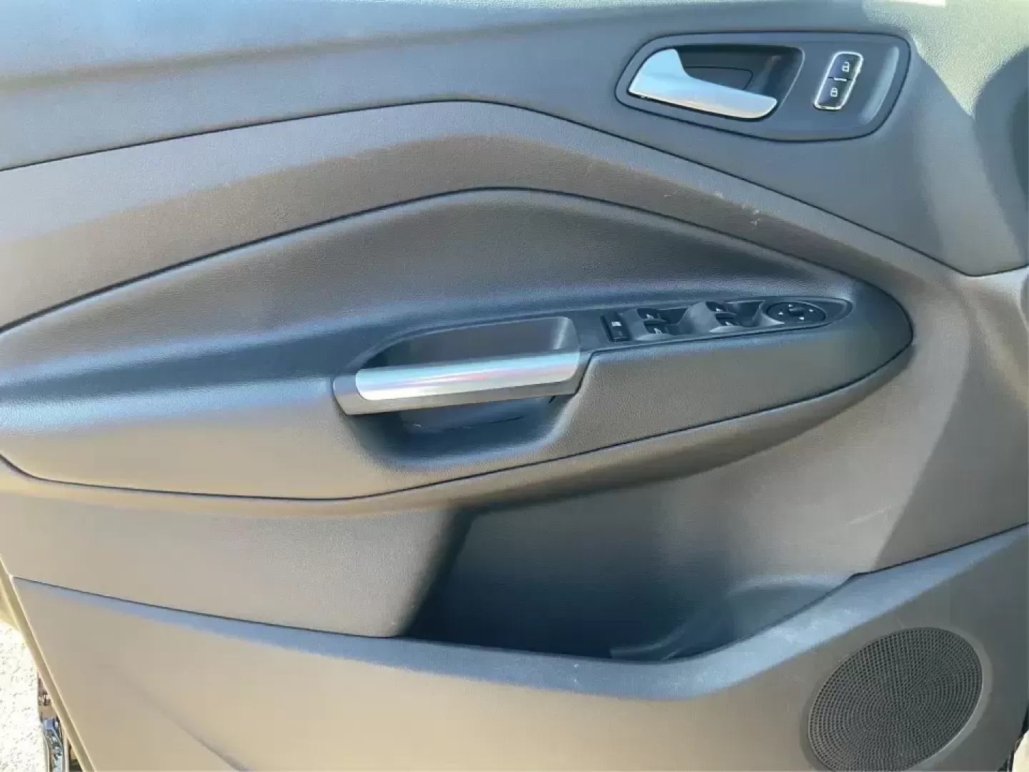 2016 Ford Escape SE (1FMCU9G92GU) with an 2.0L L4 DOHC 16V engine, 6-Speed Automatic transmission, located at 1951 S Dayton Lakeview Rd., New Carlisle, OH, 45344, (937) 908-9800, 39.890999, -84.050255 - **Adventure Awaits with the 2016 Ford Escape SE at Advantage Car and Credit - New Carlisle!**<br /> <br /> Are you ready to elevate your lifestyle with a vehicle that can handle both your daily commutes and weekend getaways? Look no further than this stunning 2016 Ford Escape SE, available now at Ad - Photo#19