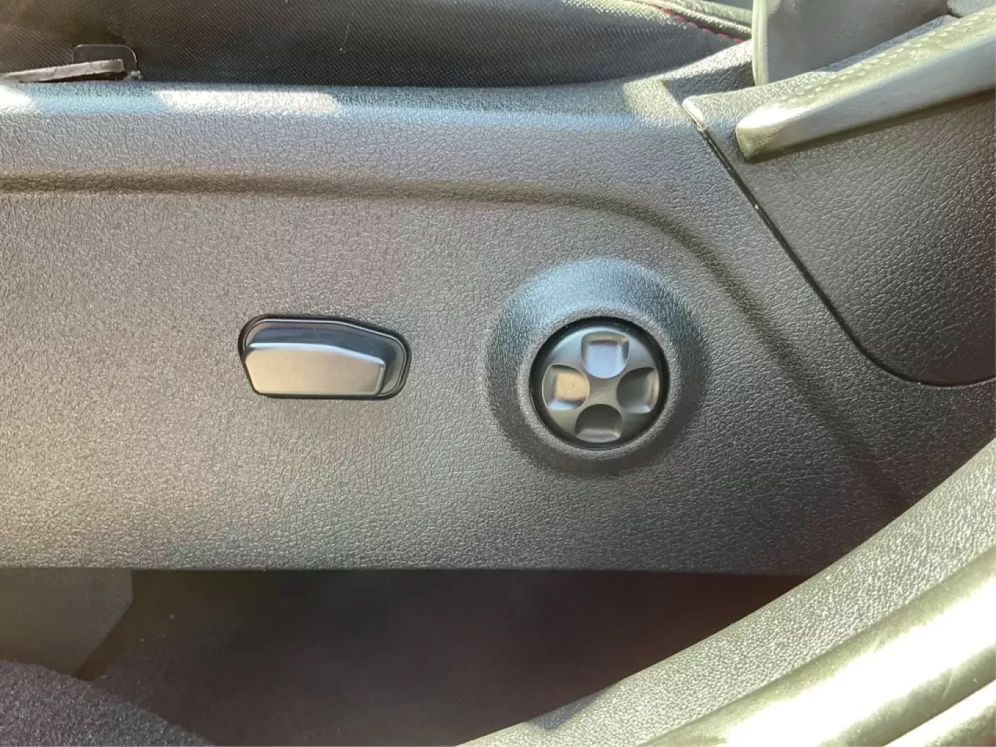 2018 Dodge Journey GT AWD (3C4PDDEG1JT) with an Pentastar 3.6L V-6 DOHC engine, located at 880 E. National Road, Vandalia, OH, 45377, (937) 908-9800, 39.891918, -84.183594 - **Embrace Your Next Adventure with the 2018 Dodge Journey GT AWD!** <br /> <br /> Looking for a versatile vehicle that effortlessly blends family comfort, weekend adventure capabilities, and everyday practicality? Look no further than this stunning 2018 Dodge Journey GT AWD, available now at Advanta - Photo#17