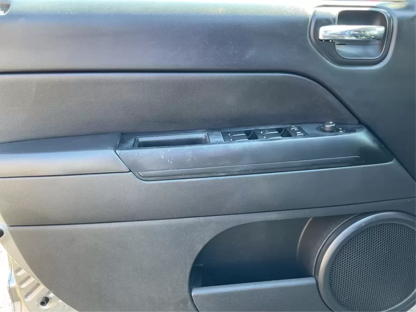 2015 Jeep Compass Altitude Edition (1C4NJCBA6FD) with an 2L I-4 DOHC engine, located at 8750 N County Rd 25A, Piqua, OH, 45356, (937) 908-9800, 40.164391, -84.232513 - **Adventure Awaits in the 2015 Jeep Compass Altitude Edition at Advantage Car and Credit - Fairborn!**<br /> <br /> Are you ready for your next adventure? The 2015 Jeep Compass Altitude Edition is your perfect companion for weekend getaways, family road trips, or even your daily commute! This versat - Photo#17