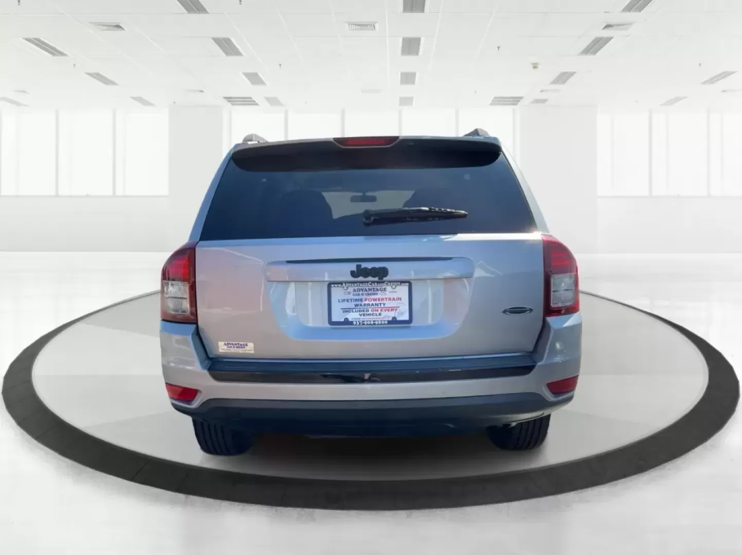 2015 Jeep Compass Altitude Edition (1C4NJCBA6FD) with an 2L I-4 DOHC engine, located at 1184 Kauffman Ave, Fairborn, OH, 45324, (937) 908-9800, 39.807072, -84.030914 - **Adventure Awaits in the 2015 Jeep Compass Altitude Edition at Advantage Car and Credit - Fairborn!**<br /> <br /> Are you ready for your next adventure? The 2015 Jeep Compass Altitude Edition is your perfect companion for weekend getaways, family road trips, or even your daily commute! This versat - Photo#3