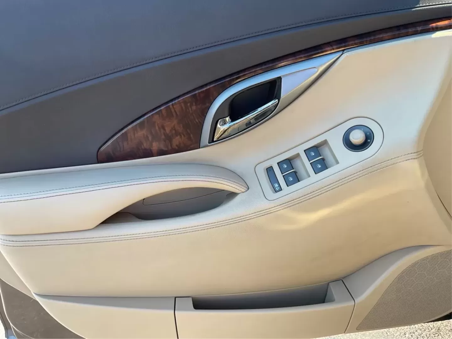 2010 Buick LaCrosse CXL (1G4GC5EG5AF) with an Ecotec 3L V-6 gasoline direct injection engine, located at 1184 Kauffman Ave, Fairborn, OH, 45324, (937) 908-9800, 39.807072, -84.030914 - **Experience Luxury and Comfort with the 2010 Buick LaCrosse CXL at Advantage Car and Credit - Fairborn!**<br /> <br /> Imagine gliding down the picturesque streets of Fairborn, OH, in a stylish sedan that combines luxury with practicality. Whether you're commuting to work, running errands around th - Photo#19
