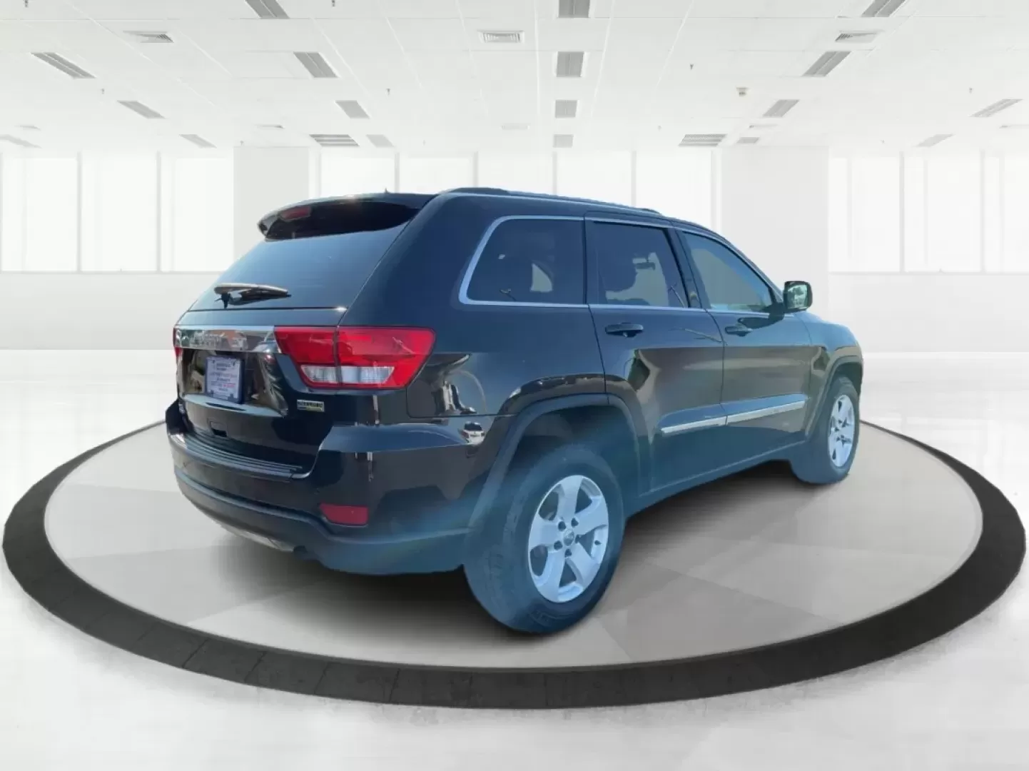 2012 Jeep Grand Cherokee Laredo (1C4RJFAG8CC) with an Other engine, located at 4508 South Dixie Dr, Moraine, OH, 45439, (937) 908-9800, 39.689976, -84.218452 - **Adventure Awaits with the 2012 Jeep Grand Cherokee Laredo Perfect for Your Next Journey!**<br /> <br /> Are you ready to upgrade your driving experience while embracing the adventurous lifestyle that comes with owning an SUV? The 2012 Jeep Grand Cherokee Laredo is the epitome of versatility, desi - Photo#2