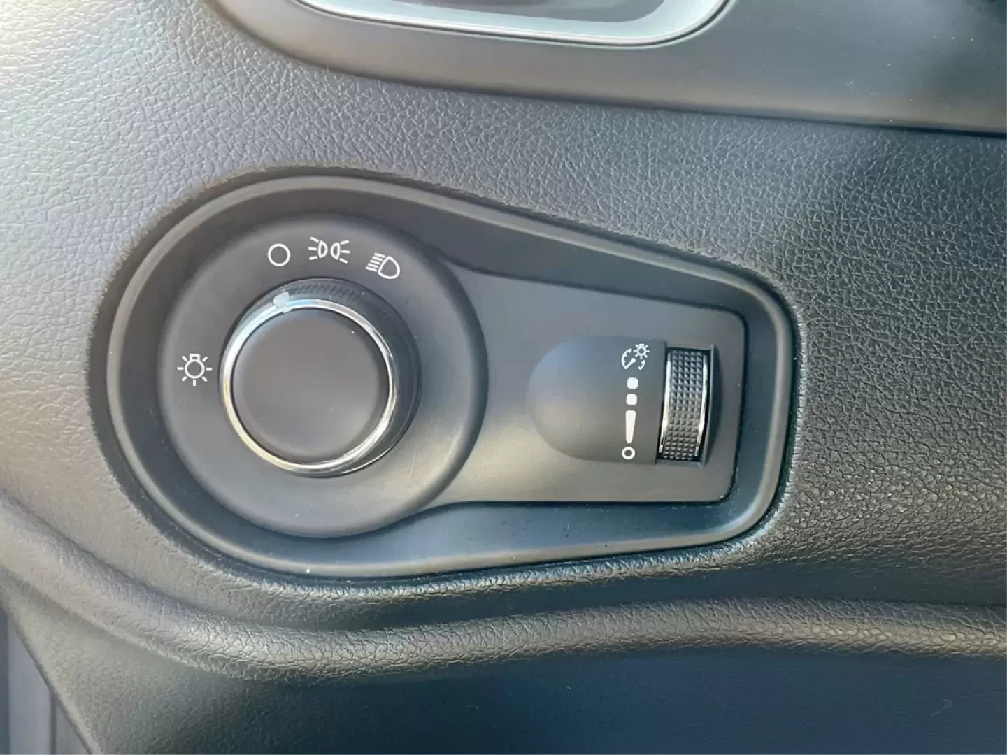 2018 Jeep Renegade Sport 4x4 (ZACCJBAB1JP) with an Other engine, located at 1951 S Dayton Lakeview Rd., New Carlisle, OH, 45344, (937) 908-9800, 39.890999, -84.050255 - Are you in search of a versatile vehicle that seamlessly adapts to your on-the-go lifestyle? Look no further than the **2018 Jeep Renegade Sport 4x4**, now available at **Advantage Car and Credit** in Piqua, OH. Perfect for weekend adventures, daily commutes, or family outings, this crossover offers - Photo#17