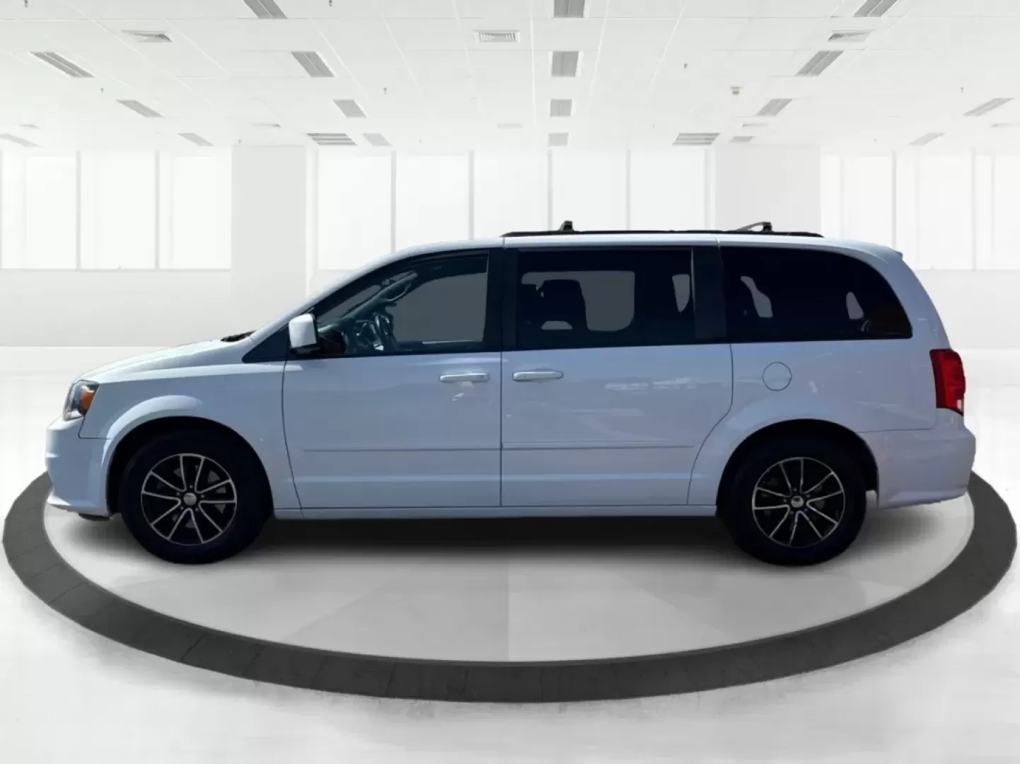 2017 Dodge Grand Caravan GT (2C4RDGEGXHR) with an Pentastar 3.6L V-6 DOHC engine, located at 8750 N County Rd 25A, Piqua, OH, 45356, (937) 908-9800, 40.164391, -84.232513 - Are you searching for the perfect family vehicle that offers both comfort and versatility? Look no further! At Advantage Car and Credit in Piqua, OH, we proudly present this 2017 Dodge Grand Caravan GT, designed to elevate your family adventures while keeping your budget in check. This spacious pass - Photo#5