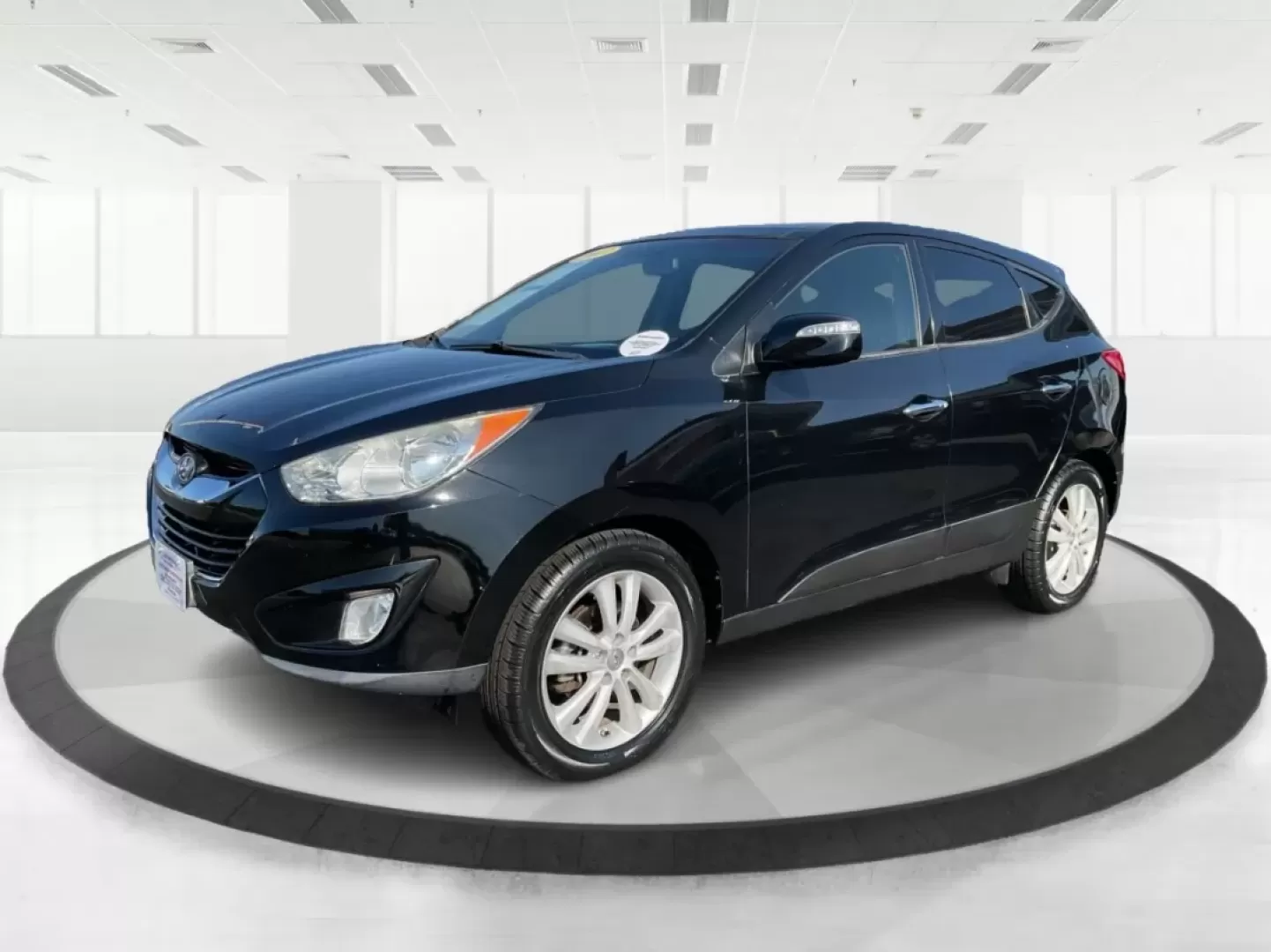 2013 Hyundai Tucson Limited (KM8JUCAC1DU) with an Theta II 2.4L I-4 DOHC engine, located at 880 E. National Road, Vandalia, OH, 45377, (937) 908-9800, 39.891918, -84.183594 - **Adventure Awaits: Discover the 2013 Hyundai Tucson Limited at Advantage Car and Credit - Vandalia!**<br /> <br /> Are you ready for your next family road trip or weekend adventure? The 2013 Hyundai Tucson Limited is here to elevate your driving experience while accommodating the needs of your life - Photo#7