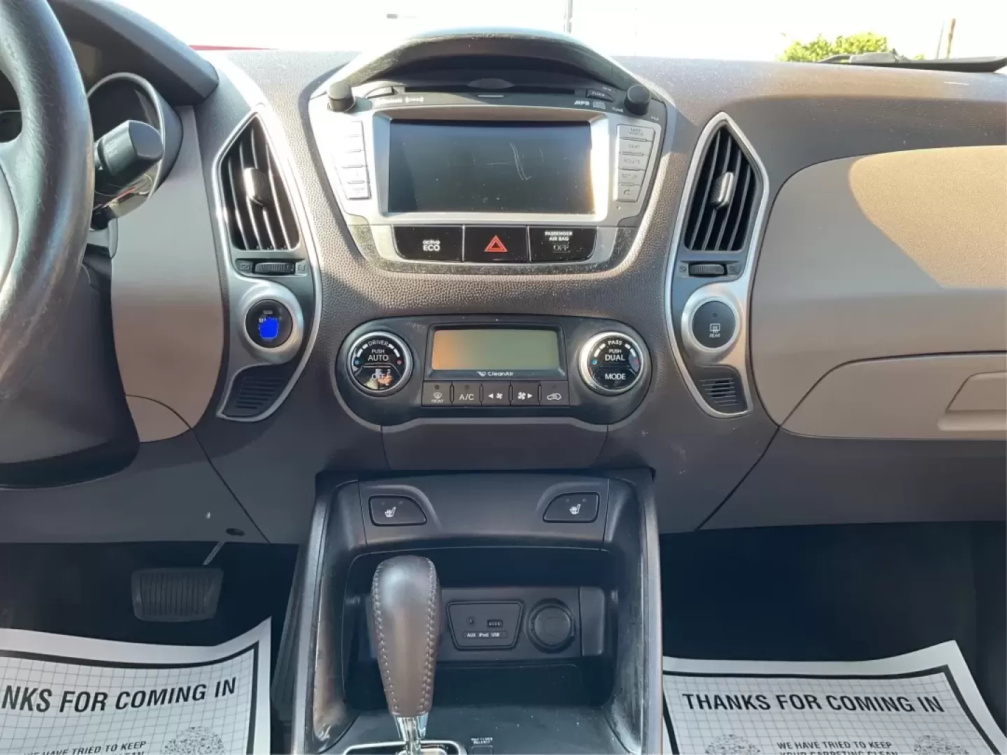 2013 Hyundai Tucson Limited (KM8JUCAC1DU) with an Theta II 2.4L I-4 DOHC engine, located at 880 E. National Road, Vandalia, OH, 45377, (937) 908-9800, 39.891918, -84.183594 - **Adventure Awaits: Discover the 2013 Hyundai Tucson Limited at Advantage Car and Credit - Vandalia!**<br /> <br /> Are you ready for your next family road trip or weekend adventure? The 2013 Hyundai Tucson Limited is here to elevate your driving experience while accommodating the needs of your life - Photo#12