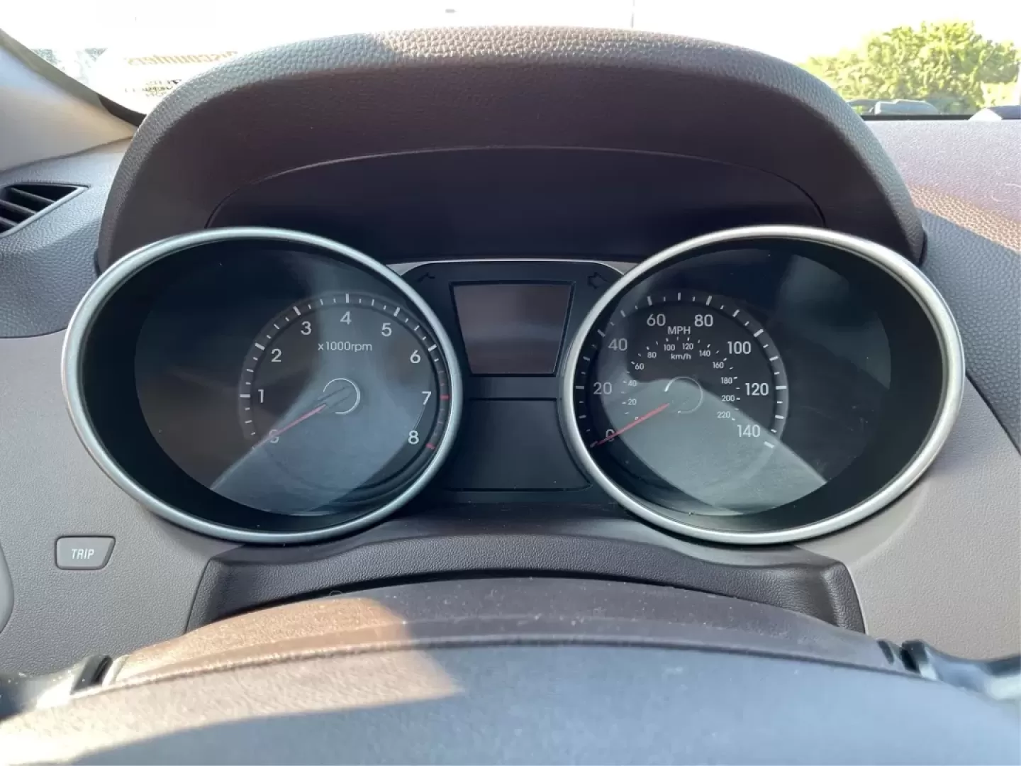 2013 Hyundai Tucson Limited (KM8JUCAC1DU) with an Theta II 2.4L I-4 DOHC engine, located at 880 E. National Road, Vandalia, OH, 45377, (937) 908-9800, 39.891918, -84.183594 - **Adventure Awaits: Discover the 2013 Hyundai Tucson Limited at Advantage Car and Credit - Vandalia!**<br /> <br /> Are you ready for your next family road trip or weekend adventure? The 2013 Hyundai Tucson Limited is here to elevate your driving experience while accommodating the needs of your life - Photo#14