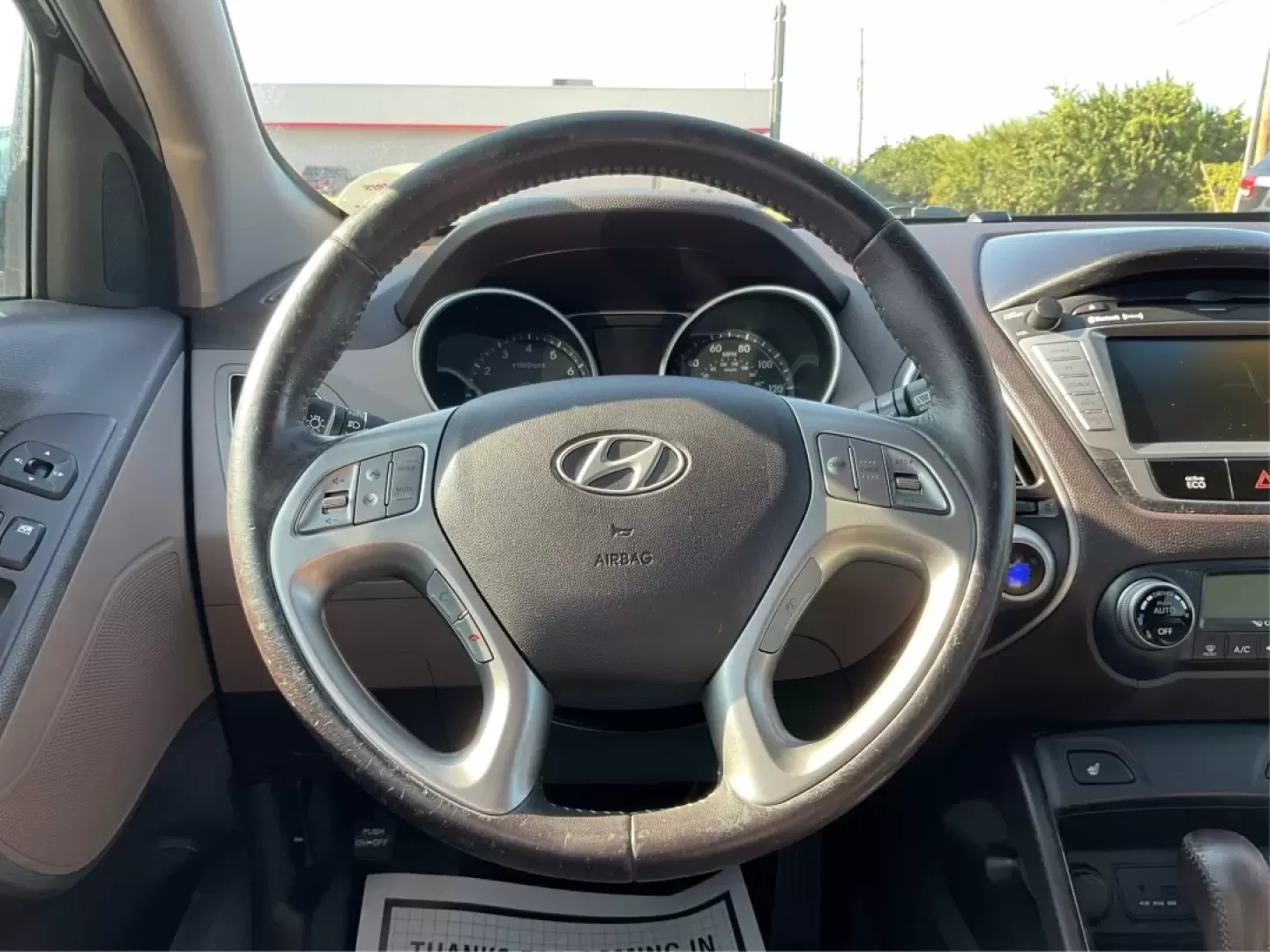 2013 Hyundai Tucson Limited (KM8JUCAC1DU) with an Theta II 2.4L I-4 DOHC engine, located at 880 E. National Road, Vandalia, OH, 45377, (937) 908-9800, 39.891918, -84.183594 - **Adventure Awaits: Discover the 2013 Hyundai Tucson Limited at Advantage Car and Credit - Vandalia!**<br /> <br /> Are you ready for your next family road trip or weekend adventure? The 2013 Hyundai Tucson Limited is here to elevate your driving experience while accommodating the needs of your life - Photo#15