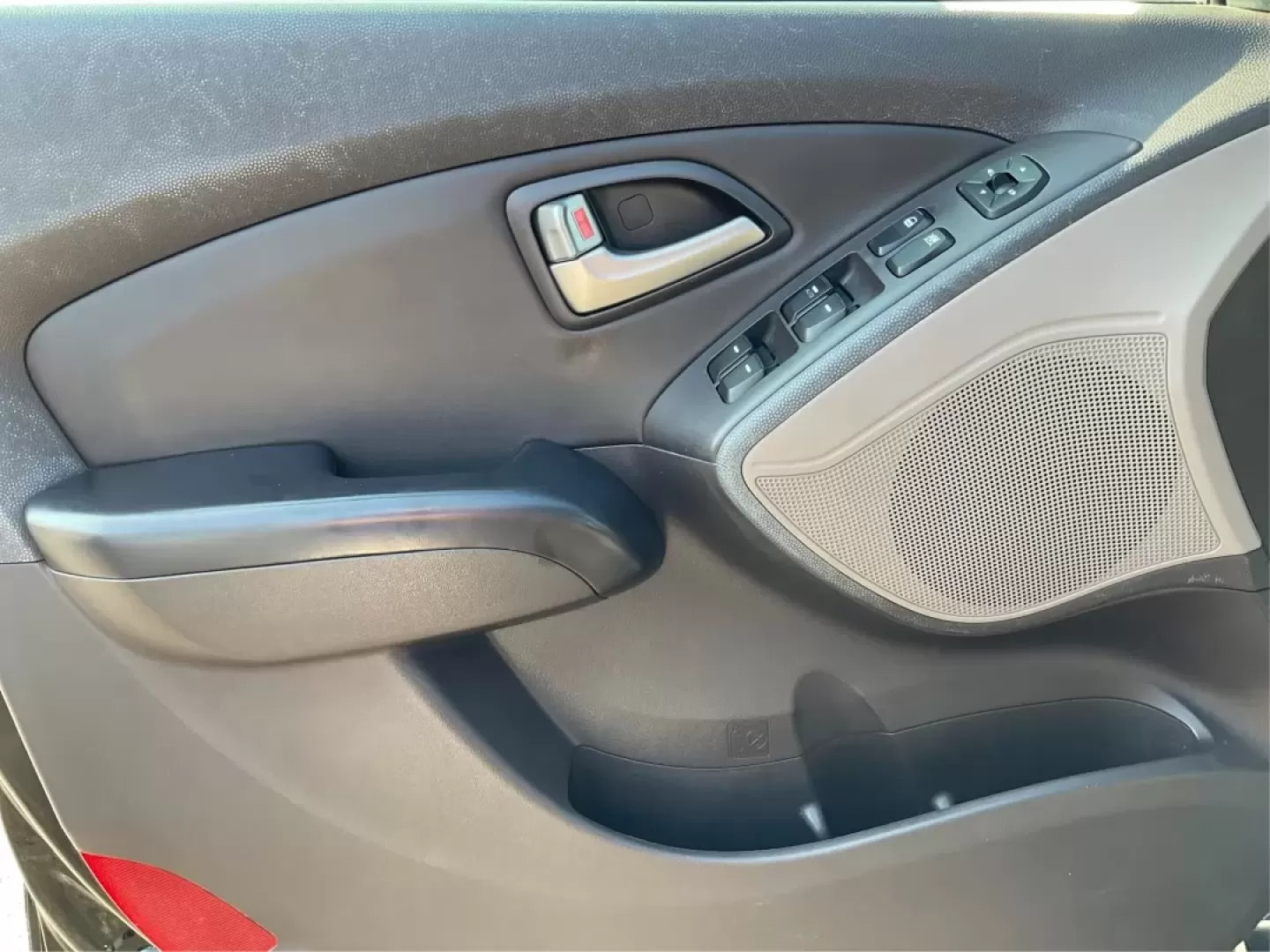 2013 Hyundai Tucson Limited (KM8JUCAC1DU) with an Theta II 2.4L I-4 DOHC engine, located at 880 E. National Road, Vandalia, OH, 45377, (937) 908-9800, 39.891918, -84.183594 - **Adventure Awaits: Discover the 2013 Hyundai Tucson Limited at Advantage Car and Credit - Vandalia!**<br /> <br /> Are you ready for your next family road trip or weekend adventure? The 2013 Hyundai Tucson Limited is here to elevate your driving experience while accommodating the needs of your life - Photo#17