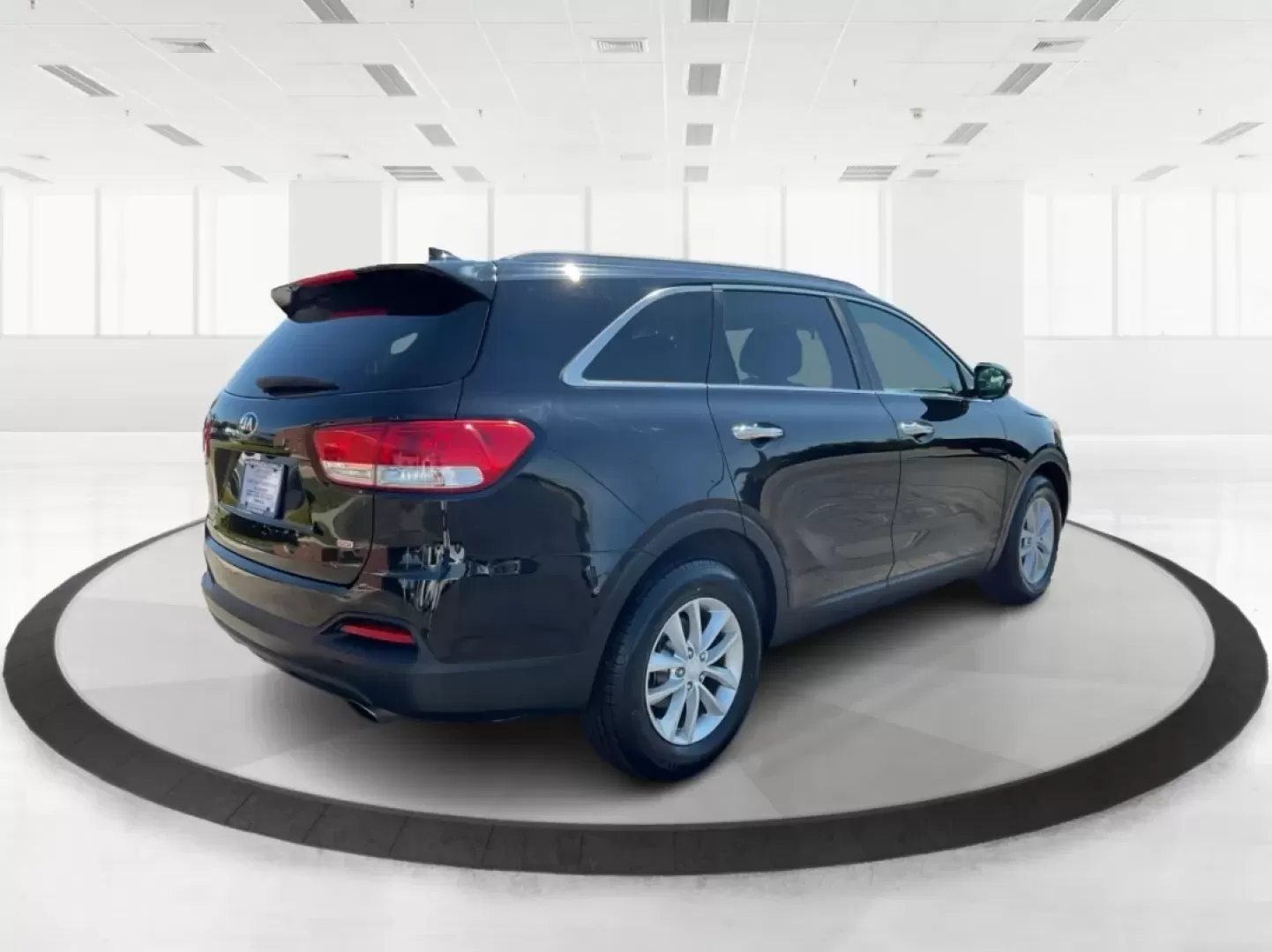 2016 Kia Sorento 2.4L LX (5XYPG4A31GG) with an 2.4L I-4 gasoline direct injection engine, located at 1951 S Dayton Lakeview Rd., New Carlisle, OH, 45344, (937) 908-9800, 39.890999, -84.050255 - **Experience the Road Like Never Before with the 2016 Kia Sorento!**<br /> <br /> Are you ready to elevate your daily commute or family road trips? The 2016 Kia Sorento offers a perfect blend of versatility, comfort, and technology, making it an ideal choice for growing families and budget-conscious - Photo#2