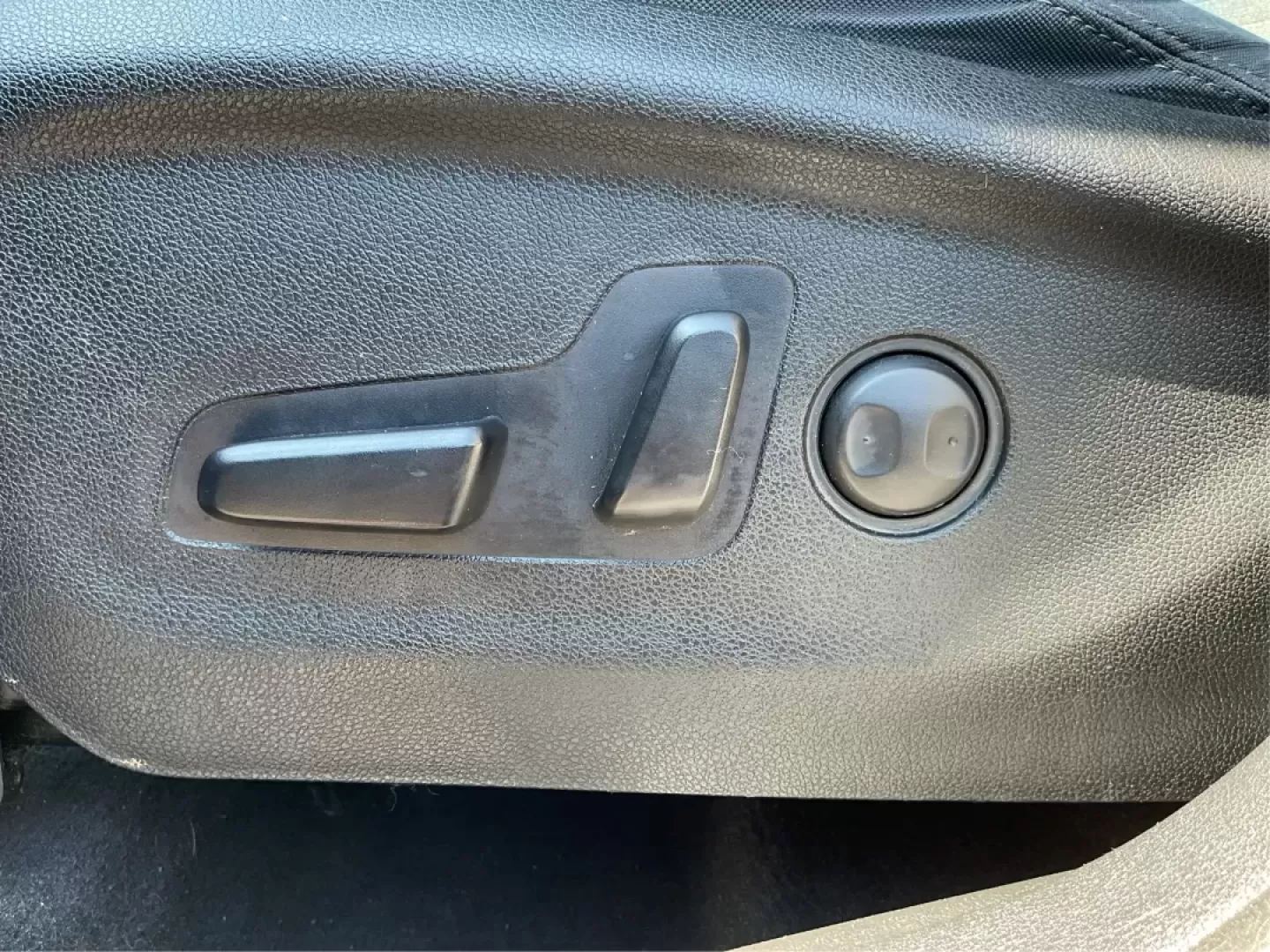 2016 Kia Sorento 2.4L LX (5XYPG4A31GG) with an 2.4L I-4 gasoline direct injection engine, located at 1951 S Dayton Lakeview Rd., New Carlisle, OH, 45344, (937) 908-9800, 39.890999, -84.050255 - **Experience the Road Like Never Before with the 2016 Kia Sorento!**<br /> <br /> Are you ready to elevate your daily commute or family road trips? The 2016 Kia Sorento offers a perfect blend of versatility, comfort, and technology, making it an ideal choice for growing families and budget-conscious - Photo#17
