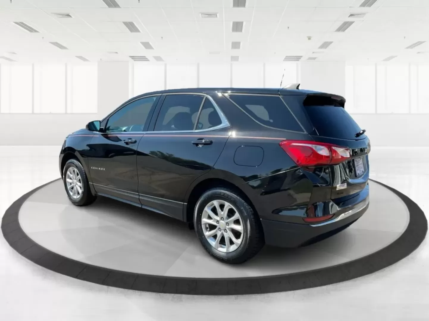 2018 Chevrolet Equinox LT (2GNAXSEV7J6) with an 1.5L I-4 gasoline direct injection engine, located at 1951 S Dayton Lakeview Rd., New Carlisle, OH, 45344, (937) 908-9800, 39.890999, -84.050255 - Are you searching for a versatile vehicle that effortlessly combines style, comfort, and practicality? Look no further! At Advantage Car and Credit - Troy, located at 1099 N County Rd 25A, Troy, OH 45373, we are excited to present a fantastic opportunity to own a 2018 Chevrolet Equinox LT, perfect f - Photo#4