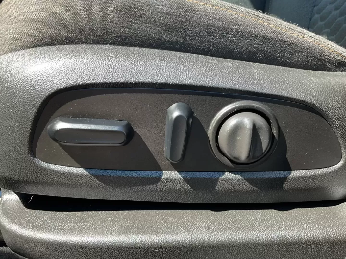 2018 Chevrolet Equinox LT (2GNAXSEV7J6) with an 1.5L I-4 gasoline direct injection engine, located at 1951 S Dayton Lakeview Rd., New Carlisle, OH, 45344, (937) 908-9800, 39.890999, -84.050255 - Are you searching for a versatile vehicle that effortlessly combines style, comfort, and practicality? Look no further! At Advantage Car and Credit - Troy, located at 1099 N County Rd 25A, Troy, OH 45373, we are excited to present a fantastic opportunity to own a 2018 Chevrolet Equinox LT, perfect f - Photo#18