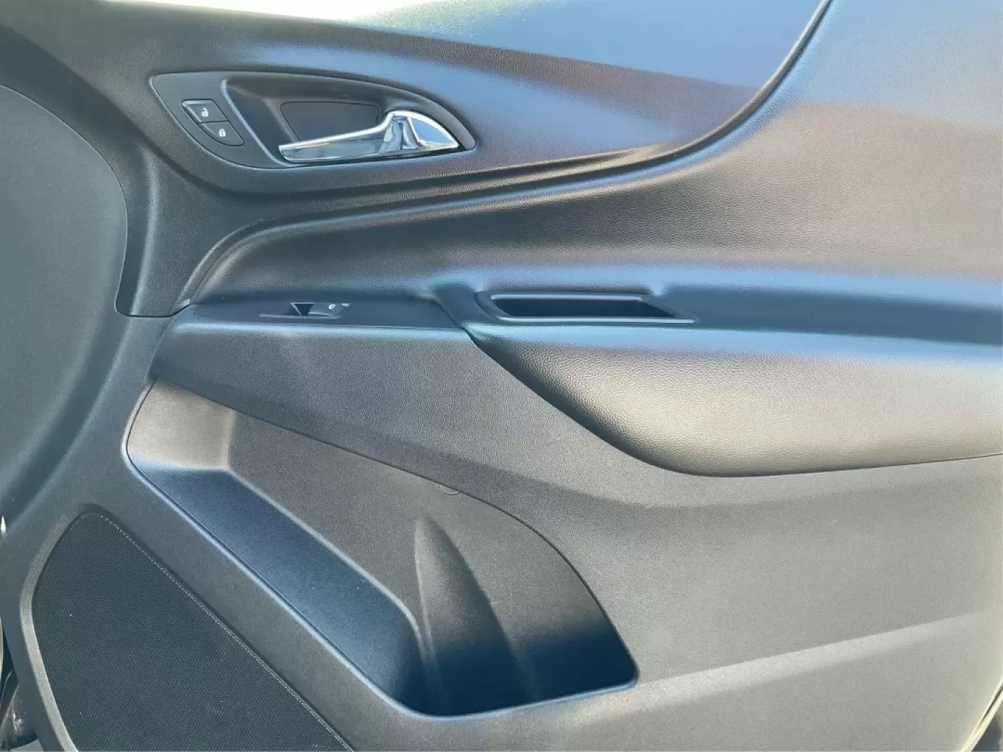 2018 Chevrolet Equinox LT (2GNAXSEV7J6) with an 1.5L I-4 gasoline direct injection engine, located at 1951 S Dayton Lakeview Rd., New Carlisle, OH, 45344, (937) 908-9800, 39.890999, -84.050255 - Are you searching for a versatile vehicle that effortlessly combines style, comfort, and practicality? Look no further! At Advantage Car and Credit - Troy, located at 1099 N County Rd 25A, Troy, OH 45373, we are excited to present a fantastic opportunity to own a 2018 Chevrolet Equinox LT, perfect f - Photo#20