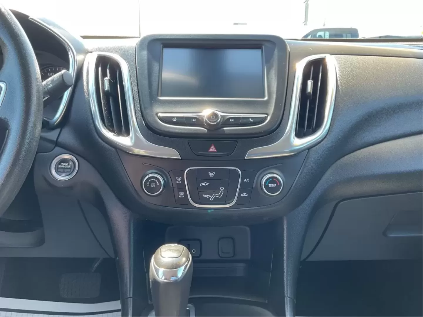 2018 Chevrolet Equinox LT (2GNAXSEV7J6) with an 1.5L I-4 gasoline direct injection engine, located at 1099 N County Rd 25A , Troy, OH, 45373, (937) 908-9800, 40.057079, -84.212883 - Are you searching for a versatile vehicle that effortlessly combines style, comfort, and practicality? Look no further! At Advantage Car and Credit - Troy, located at 1099 N County Rd 25A, Troy, OH 45373, we are excited to present a fantastic opportunity to own a 2018 Chevrolet Equinox LT, perfect f - Photo#13