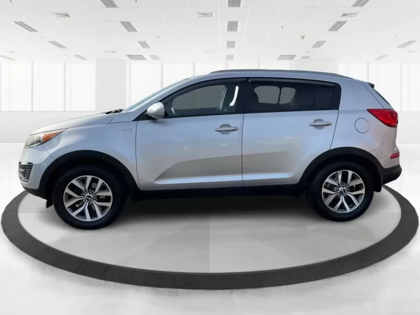 2015 Kia Sportage LX (KNDPBCAC2F7) with an Other engine, located at 401 Woodman Dr, Riverside, OH, 45431, (937) 908-9800, 39.760899, -84.123421 - Are you ready to elevate your driving experience and embark on unforgettable adventures? Look no further than this 2015 Kia Sportage LX, perfect for those who crave a reliable crossover that blends style with versatility. Whether you're commuting to work, shuttling the kids to school, or planning a - Photo#5