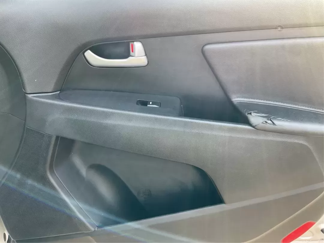 2015 Kia Sportage LX (KNDPBCAC2F7) with an Other engine, located at 401 Woodman Dr, Riverside, OH, 45431, (937) 908-9800, 39.760899, -84.123421 - Are you ready to elevate your driving experience and embark on unforgettable adventures? Look no further than this 2015 Kia Sportage LX, perfect for those who crave a reliable crossover that blends style with versatility. Whether you're commuting to work, shuttling the kids to school, or planning a - Photo#17