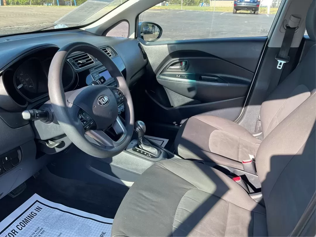 2017 Kia Rio LX (KNADM4A32H6) with an Gamma 1.6L I-4 gasoline direct injection engine, 6A transmission, located at 880 E. National Road, Vandalia, OH, 45377, (937) 908-9800, 39.891918, -84.183594 - **Discover Ultimate Convenience with the 2017 Kia Rio at Advantage Car and Credit - Riverside!**<br /> <br /> Are you in search of a reliable vehicle that perfectly balances style and efficiency? The 2017 Kia Rio, located at Advantage Car and Credit in Riverside, OH, is an ideal choice for budget-co - Photo#9