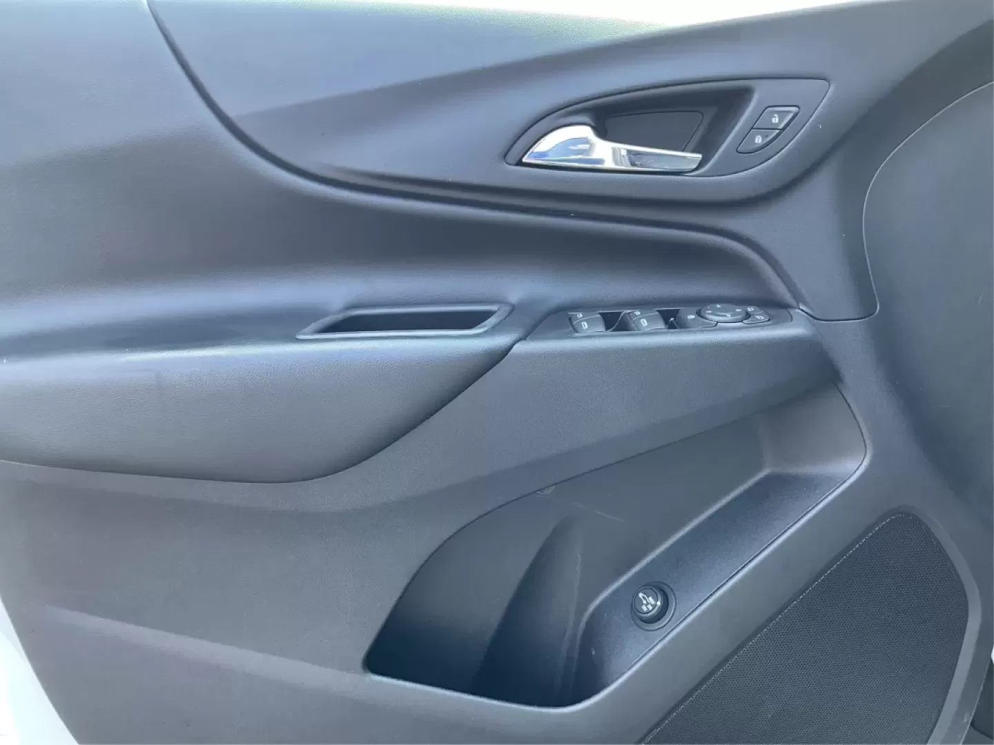 2019 Chevrolet Equinox LT (2GNAXLEX3K6) with an 2L I-4 gasoline direct injection engine, located at 4508 South Dixie Dr, Moraine, OH, 45439, (937) 908-9800, 39.689976, -84.218452 - Discover the perfect blend of comfort, style, and capability with the 2019 Chevrolet Equinox LT at Advantage Car and Credit - Moraine! If you're searching for a vehicle that seamlessly fits into your lifestyle-whether you're a growing family needing space for weekend adventures or a daily commuter l - Photo#19