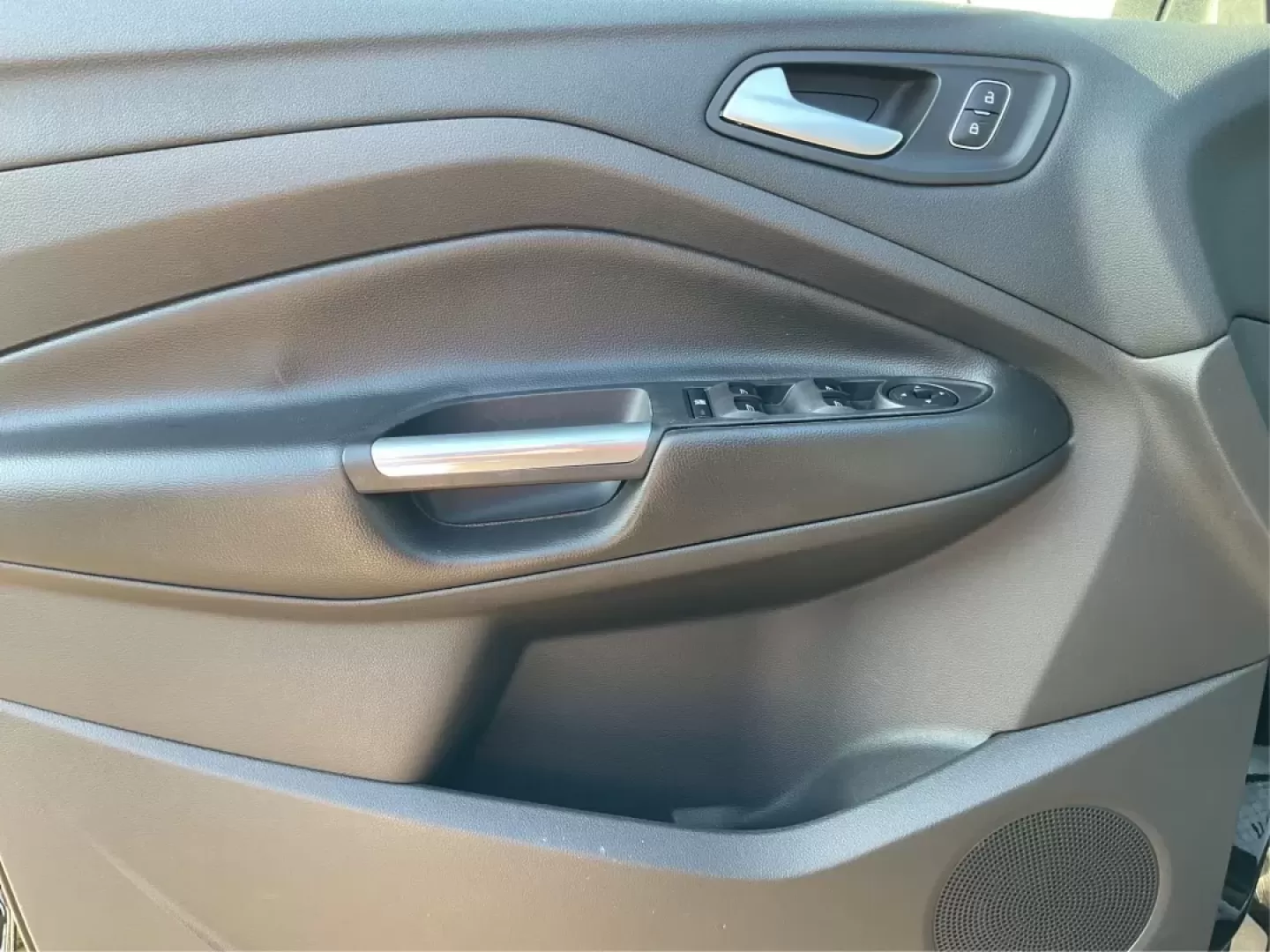 2018 Ford Escape SE (1FMCU0GD6JU) with an Other engine, located at 1184 Kauffman Ave, Fairborn, OH, 45324, (937) 908-9800, 39.807072, -84.030914 - Experience adventure and comfort on the open road with the 2018 Ford Escape SE, available now at Advantage Car and Credit in Vandalia, OH. This versatile SUV is perfect for families, outdoor enthusiasts, and commuters alike, providing a seamless blend of style, safety, and functionality. With plenty - Photo#19