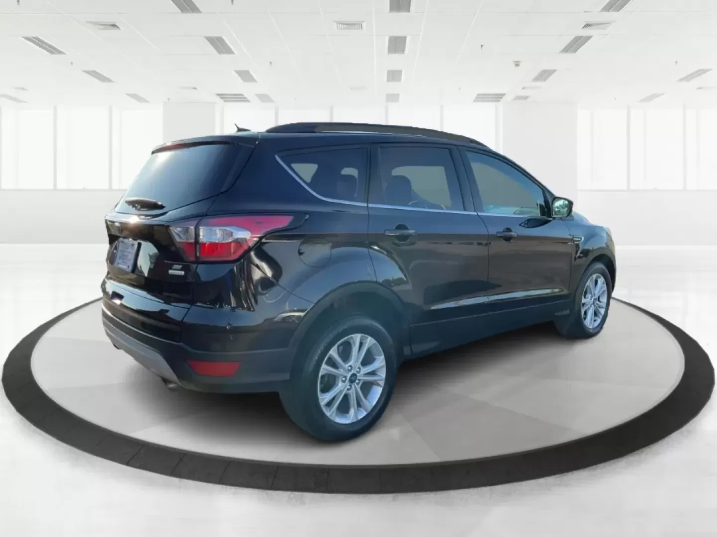 2018 Ford Escape SE (1FMCU0GD6JU) with an Other engine, located at 880 E. National Road, Vandalia, OH, 45377, (937) 908-9800, 39.891918, -84.183594 - Experience adventure and comfort on the open road with the 2018 Ford Escape SE, available now at Advantage Car and Credit in Vandalia, OH. This versatile SUV is perfect for families, outdoor enthusiasts, and commuters alike, providing a seamless blend of style, safety, and functionality. With plenty - Photo#2