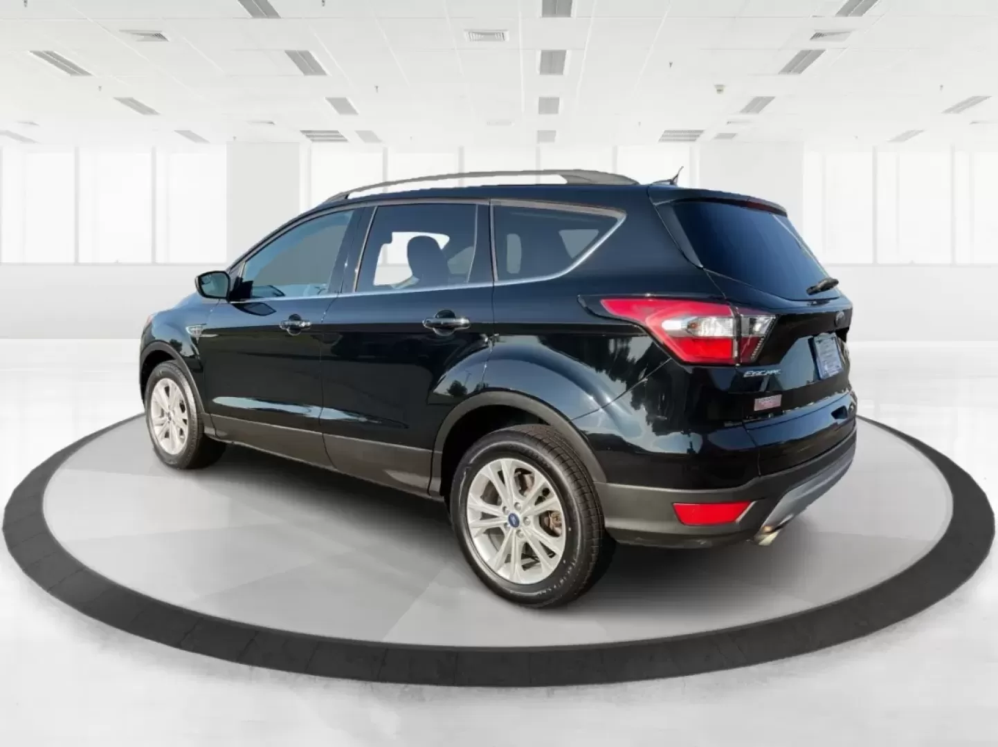 2018 Ford Escape SE (1FMCU0GD6JU) with an Other engine, located at 880 E. National Road, Vandalia, OH, 45377, (937) 908-9800, 39.891918, -84.183594 - Experience adventure and comfort on the open road with the 2018 Ford Escape SE, available now at Advantage Car and Credit in Vandalia, OH. This versatile SUV is perfect for families, outdoor enthusiasts, and commuters alike, providing a seamless blend of style, safety, and functionality. With plenty - Photo#4
