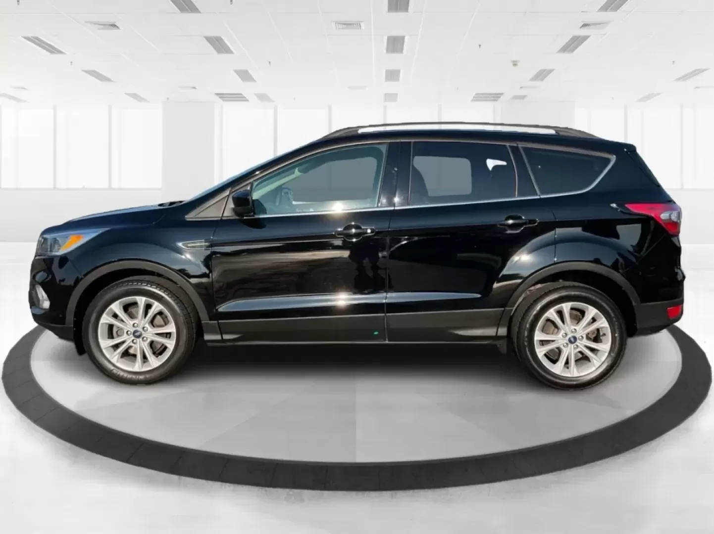 2018 Ford Escape SE (1FMCU0GD6JU) with an Other engine, located at 880 E. National Road, Vandalia, OH, 45377, (937) 908-9800, 39.891918, -84.183594 - Experience adventure and comfort on the open road with the 2018 Ford Escape SE, available now at Advantage Car and Credit in Vandalia, OH. This versatile SUV is perfect for families, outdoor enthusiasts, and commuters alike, providing a seamless blend of style, safety, and functionality. With plenty - Photo#5