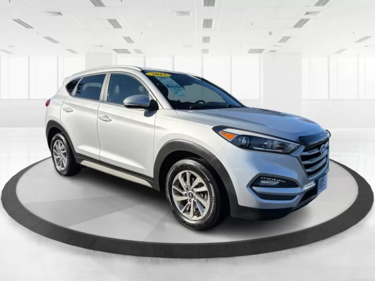 2017 Hyundai Tucson SE Plus (KM8J3CA41HU) with an Nu 2L I-4 gasoline direct injection engine, located at 880 E. National Road, Vandalia, OH, 45377, (937) 908-9800, 39.891918, -84.183594 - ### Discover Your Next Adventure with the 2017 Hyundai Tucson SE Plus!<br /> <br /> Are you ready to elevate your road trips and daily commutes? The 2017 Hyundai Tucson SE Plus, now available at Advantage Car and Credit in Vandalia, OH, is the ideal SUV for a lifestyle rich in adventure and comfort. - Photo#2